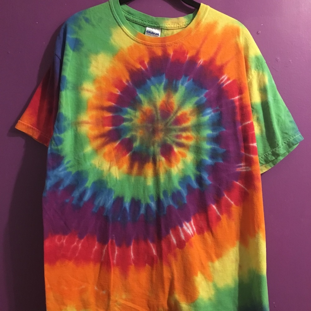 GILDAN Colorful Tie Dye Tee.